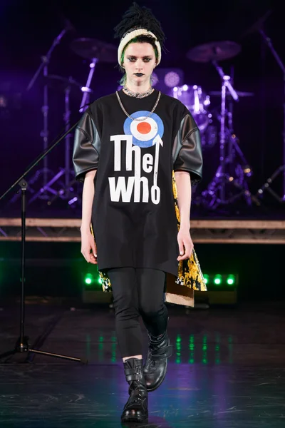 Look 25